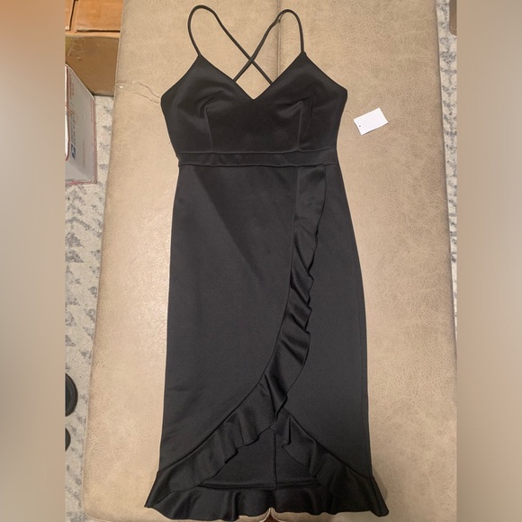 Charlotte Russe Black V-neck Spaghetti Strap Cross Back NWT - Size Medium - Picture 1 of 7